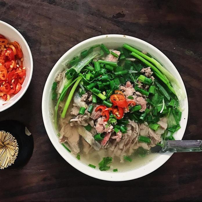 Late-night chicken pho options in Hanoi